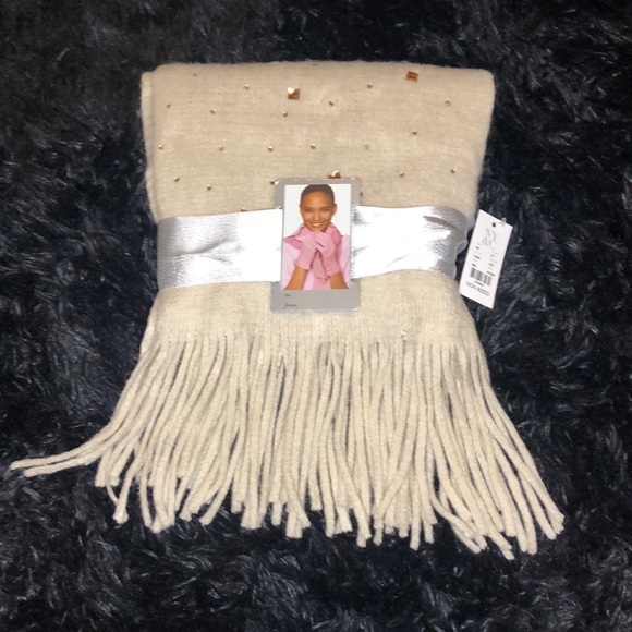 Gloves & Scarf Set - Picture 3 of 3